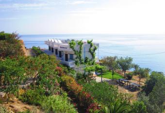 Diana Apartments allows 18 year olds to book a room