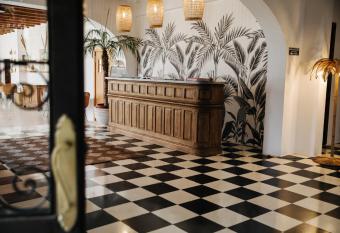 La Bohemia del Rio Hostal Boutique-Adults Only allows 18 year olds to book a room