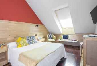 Hotel San Miguel allows 18 year olds to book a room