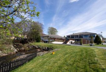 Fitjar Fjordhotell has Balcony rooms