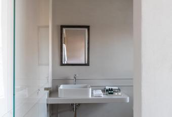 Suites Menaggio has Balcony rooms