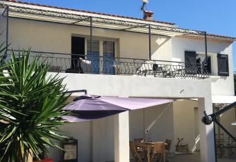 Appartement Janas , Haut de villa 90m2 allows 18 year olds to book a room
