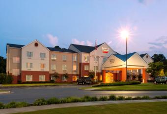 Fairfield Inn & Suites by Marriott Jacksonville allows 18 year olds to book a room