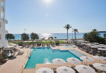 Hipotels Flamenco allows 18 year olds to book a room