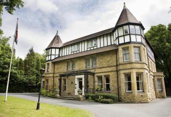 Haley s Hotel allows 18 year olds to book a room