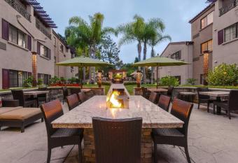 Courtyard Palo Alto Los Altos allows 18 year olds to book a room