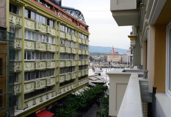 Alexandar Square Apartments has Balcony rooms
