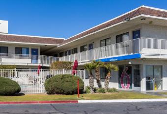 Motel 6 Mojave allows 18 year olds to book a room