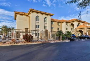 Wingate by Wyndham Chandler/Phoenix allows 18 year olds to book a room