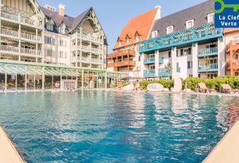 R  sidence Pierre & Vacances Premium Presqu Ile de la Touques allows 18 year olds to book a room