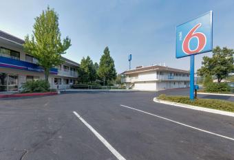 Motel 6 Weed - Mount Shasta has Smoking rooms