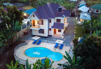 Rayan Apartments & Safaris has Balcony rooms