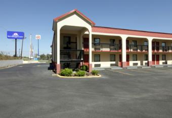 Americas Best Value Inn & Suites Macon at Eisenhower Pkwy has Smoking rooms