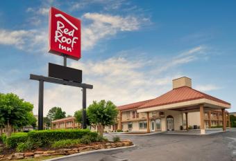 Red Roof Inn Knoxville North - Merchants Drive has Smoking rooms
