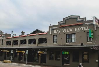 Bayview Hotel - Batemans Bay allows 18 year olds to book a room