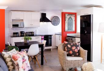 1926 Self Catering has Balcony rooms