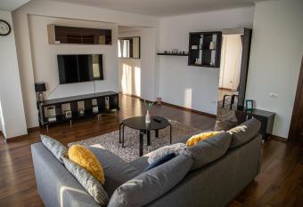 Apartament Tatu bar&grill has Balcony rooms