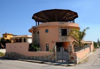 Sun Tower beach apartments allows 18 year olds to book a room