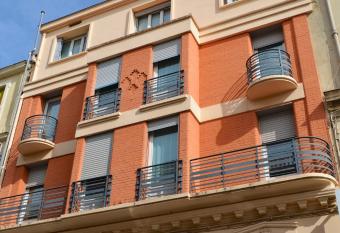 H  tel Colis  e-Verdun Centre Gare Saint-Roch allows 18 year olds to book a room