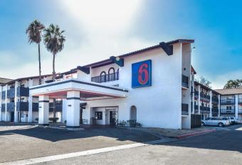 Motel 6 Ontario. Ca Convention Center-Airport allows 18 year olds to book a room