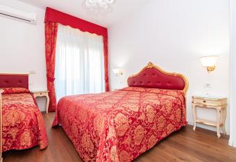 Atika & Atif - Ca  Rebeka Venice has Balcony rooms