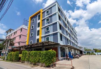 Salinsiri at Lat Krabang has Balcony rooms