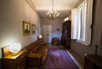 Casa Mappamondo allows 18 year olds to book a room