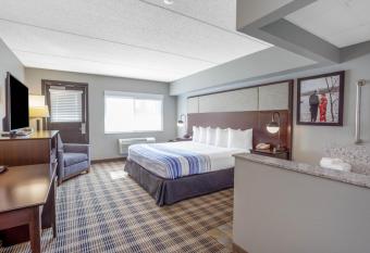 AmericInn by Wyndham Madison South has rooms with a private hot tub