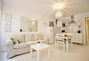 Sweet Home Apartaments has Balcony rooms