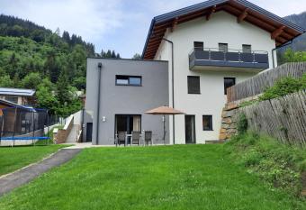 Mein Freiraum allows 18 year olds to book a room