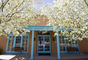 Hilton Vacation Club Villas de Santa Fe allows 18 year olds to book a room