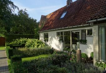 The Two Oaks has Balcony rooms