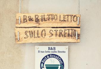 Il Tuo Letto Sullo Stretto has Balcony rooms