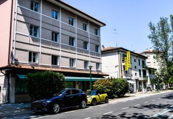 Hotel Vienna allows 18 year olds to book a room