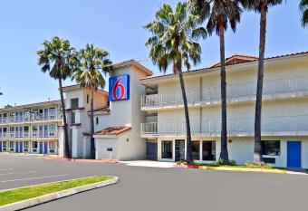 Motel 6-Fairfield, Ca - Napa Valley has Smoking rooms
