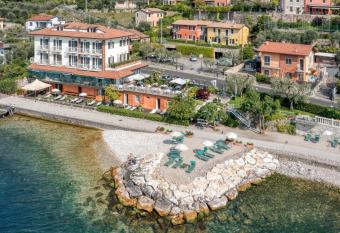 La Caletta Hotel Bolognese has Balcony rooms
