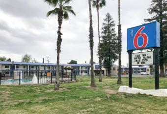 Motel 6 Visalia Ca has Smoking rooms