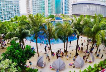 Davis Place at Azure has Balcony rooms