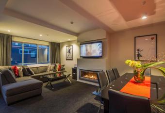 15 Melbourne by Staysouth has Balcony rooms