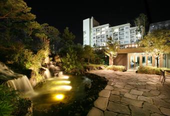Hanwha Resort Jeju has Balcony rooms