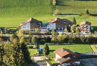 Hotel Sonja allows 18 year olds to book a room