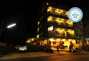 Choophorn House SHA has Balcony rooms