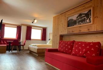 Berggasthof Hummelei has Balcony rooms