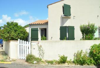 Pavillon des Loritz has Balcony rooms