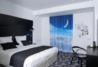 Kyriad Prestige Perpignan Centre del Mon has Balcony rooms