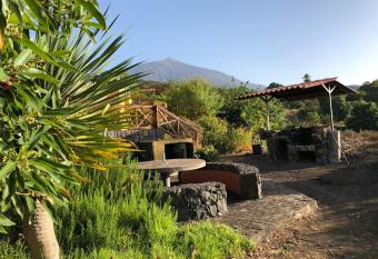 Casas Los Abuelos De Calderon allows 18 year olds to book a room