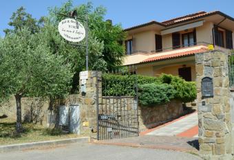 B&B La Casa Di Zefiro allows 18 year olds to book a room