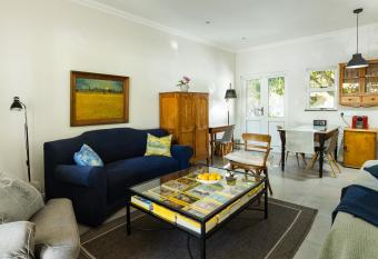Fairview Historic Homestead has Balcony rooms