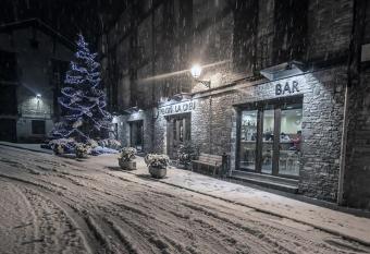 Pensio La Creu has Balcony rooms