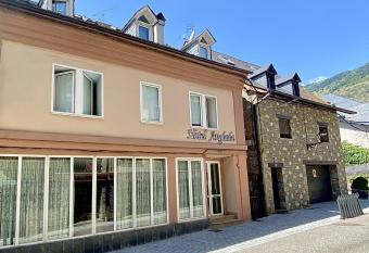 Hotel Anglada has Balcony rooms